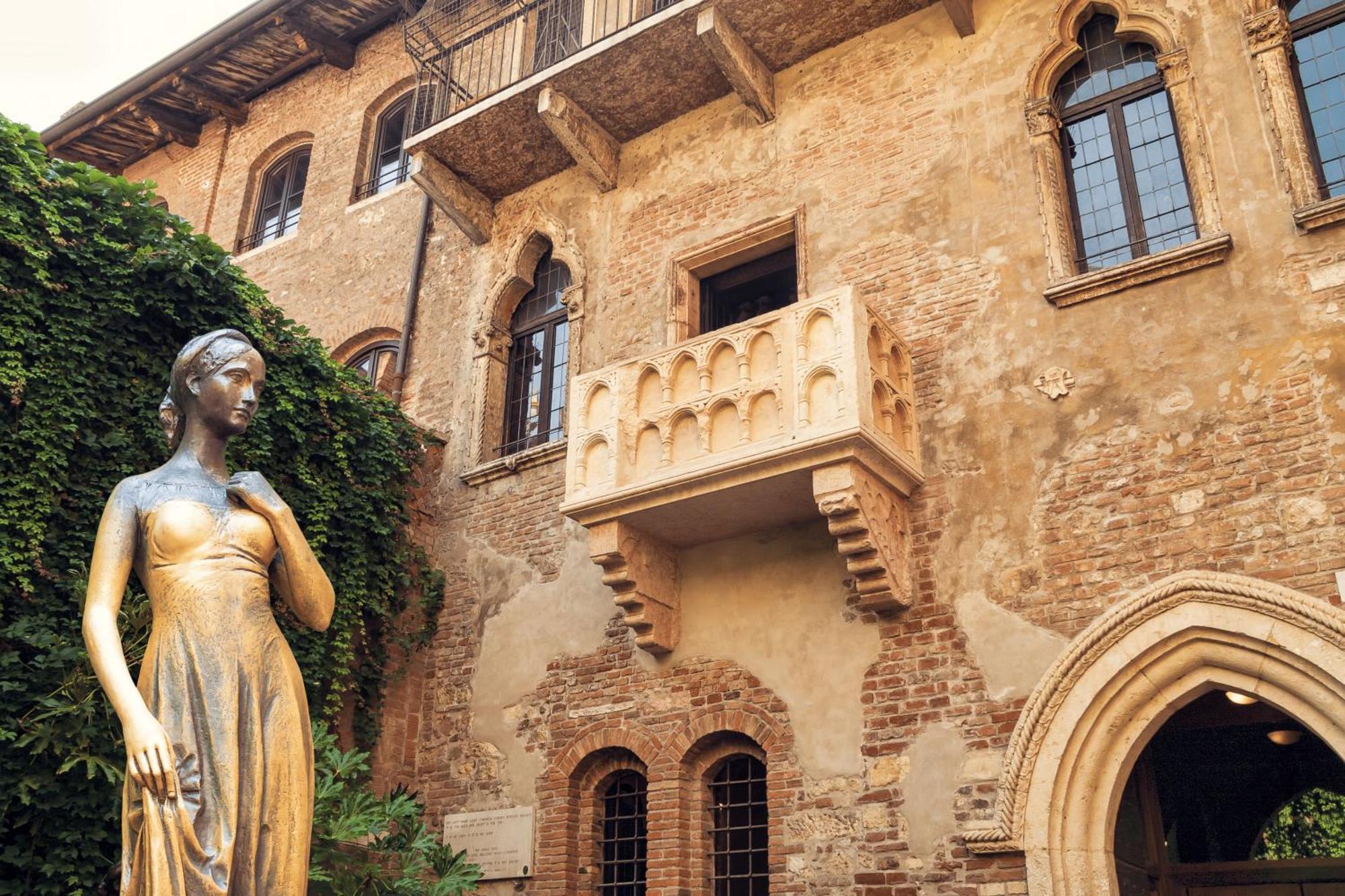 Opera Luxury Apartment Verona Exterior photo