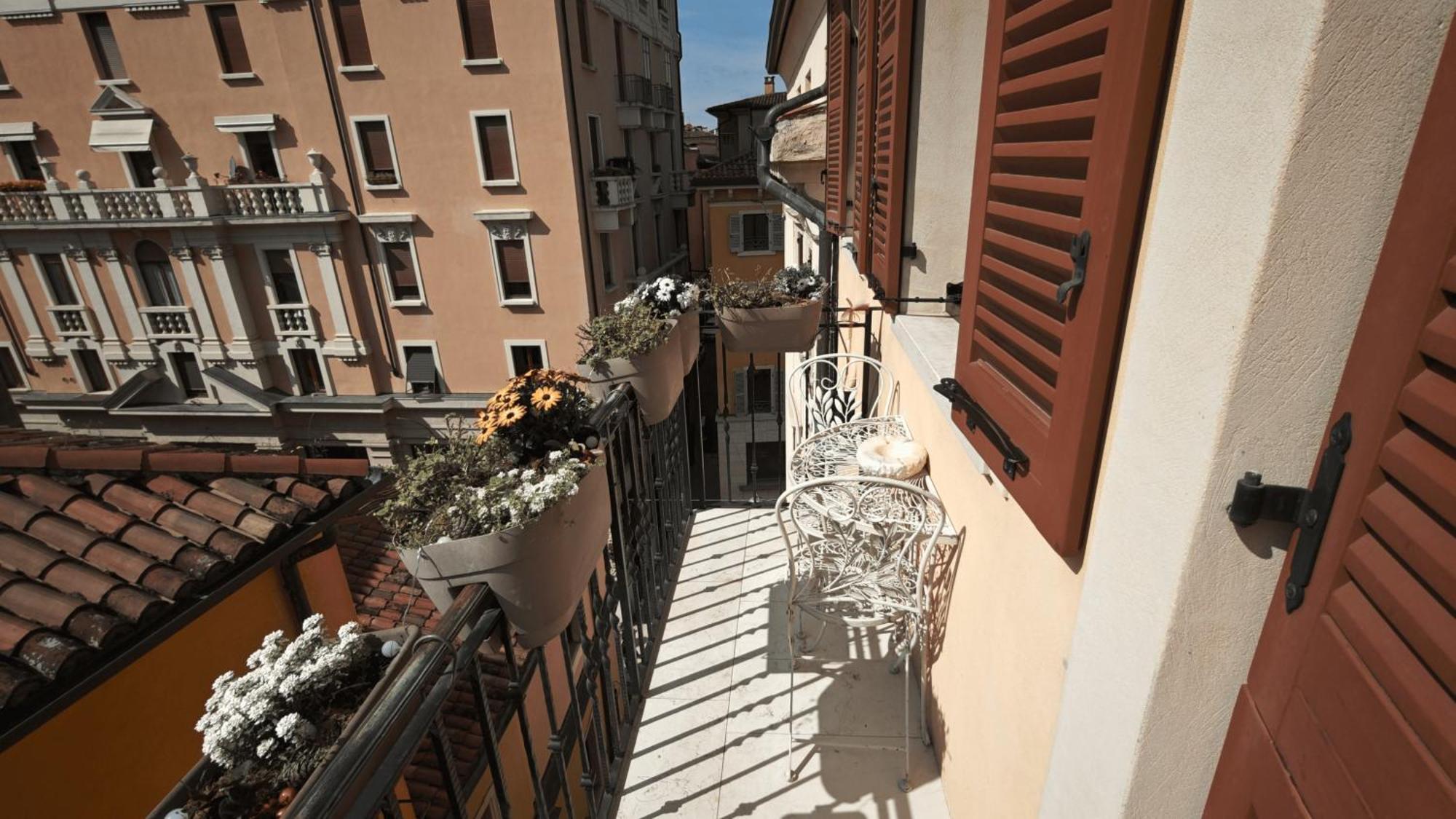 Opera Luxury Apartment Verona Exterior photo